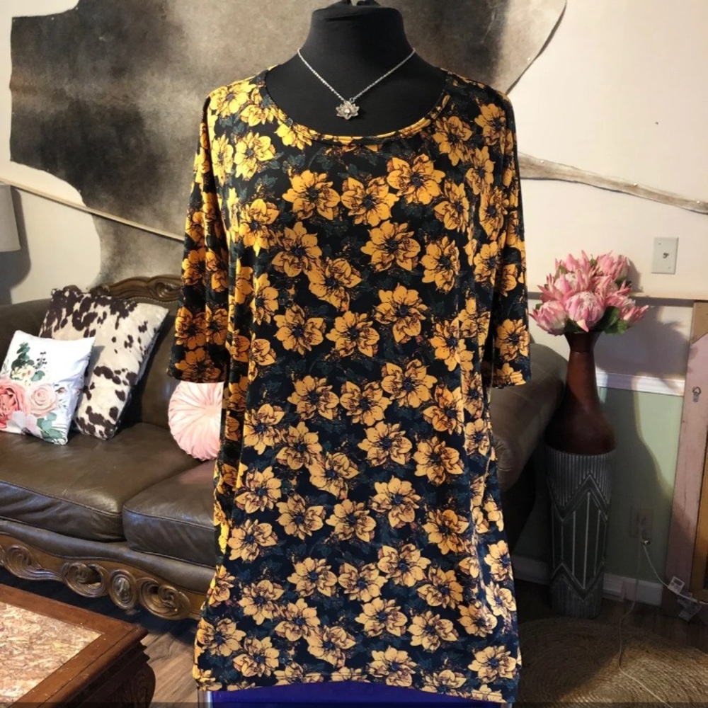 LuLaRoe Sunflower tunic tee